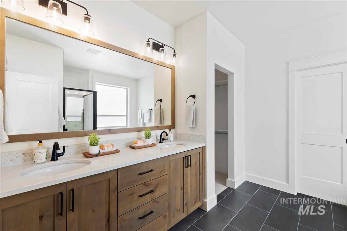 10880 W Cruden Bay Ln., Kuna, Idaho 83634, 3 Bedrooms, 2.5 Bathrooms, Residential For Sale, Price $689,900,MLS 98965611