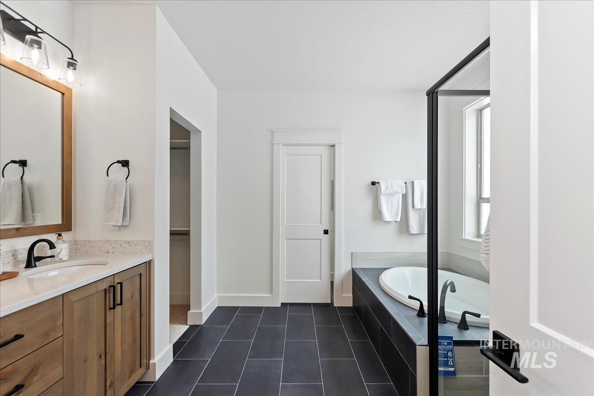 10880 W Cruden Bay Ln., Kuna, Idaho 83634, 3 Bedrooms, 2.5 Bathrooms, Residential For Sale, Price $689,900,MLS 98965611