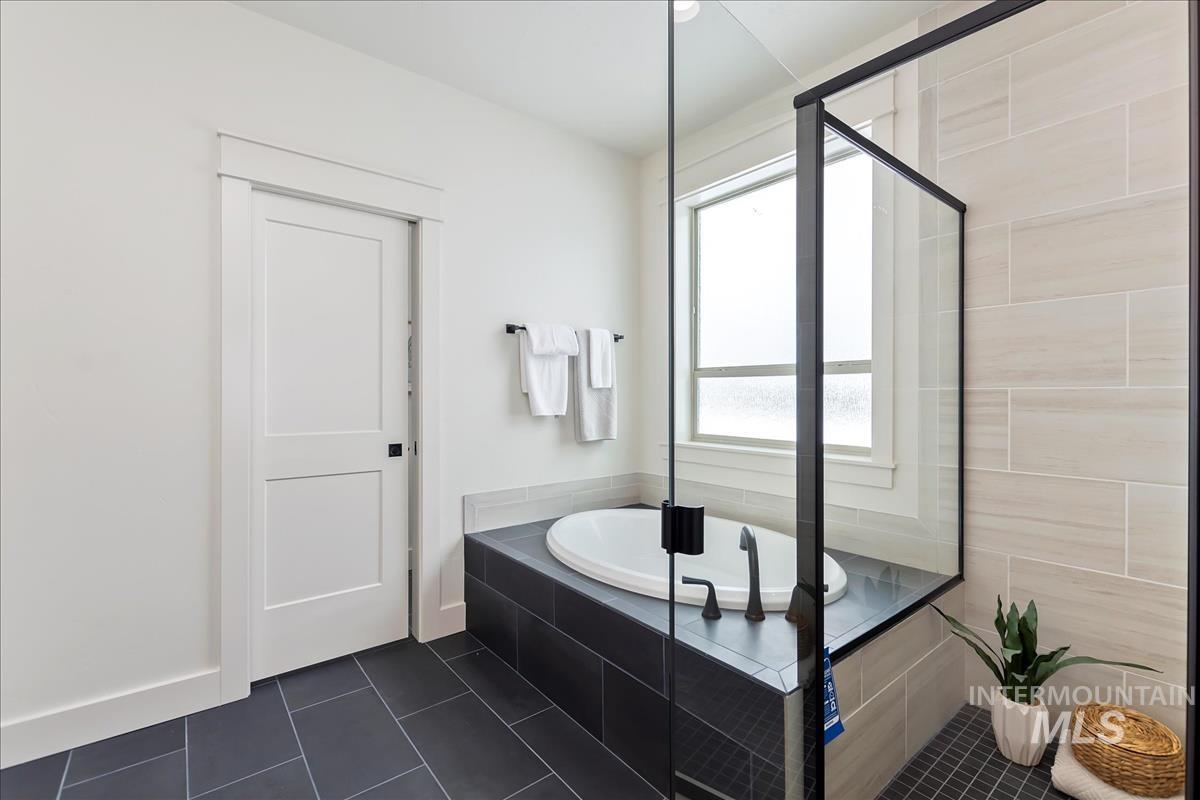 10880 W Cruden Bay Ln., Kuna, Idaho 83634, 3 Bedrooms, 2.5 Bathrooms, Residential For Sale, Price $689,900,MLS 98965611