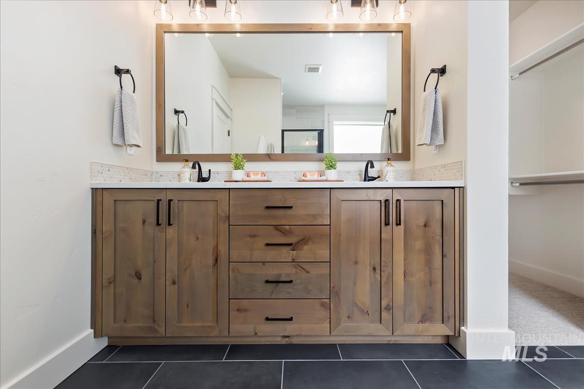 10880 W Cruden Bay Ln., Kuna, Idaho 83634, 3 Bedrooms, 2.5 Bathrooms, Residential For Sale, Price $689,900,MLS 98965611