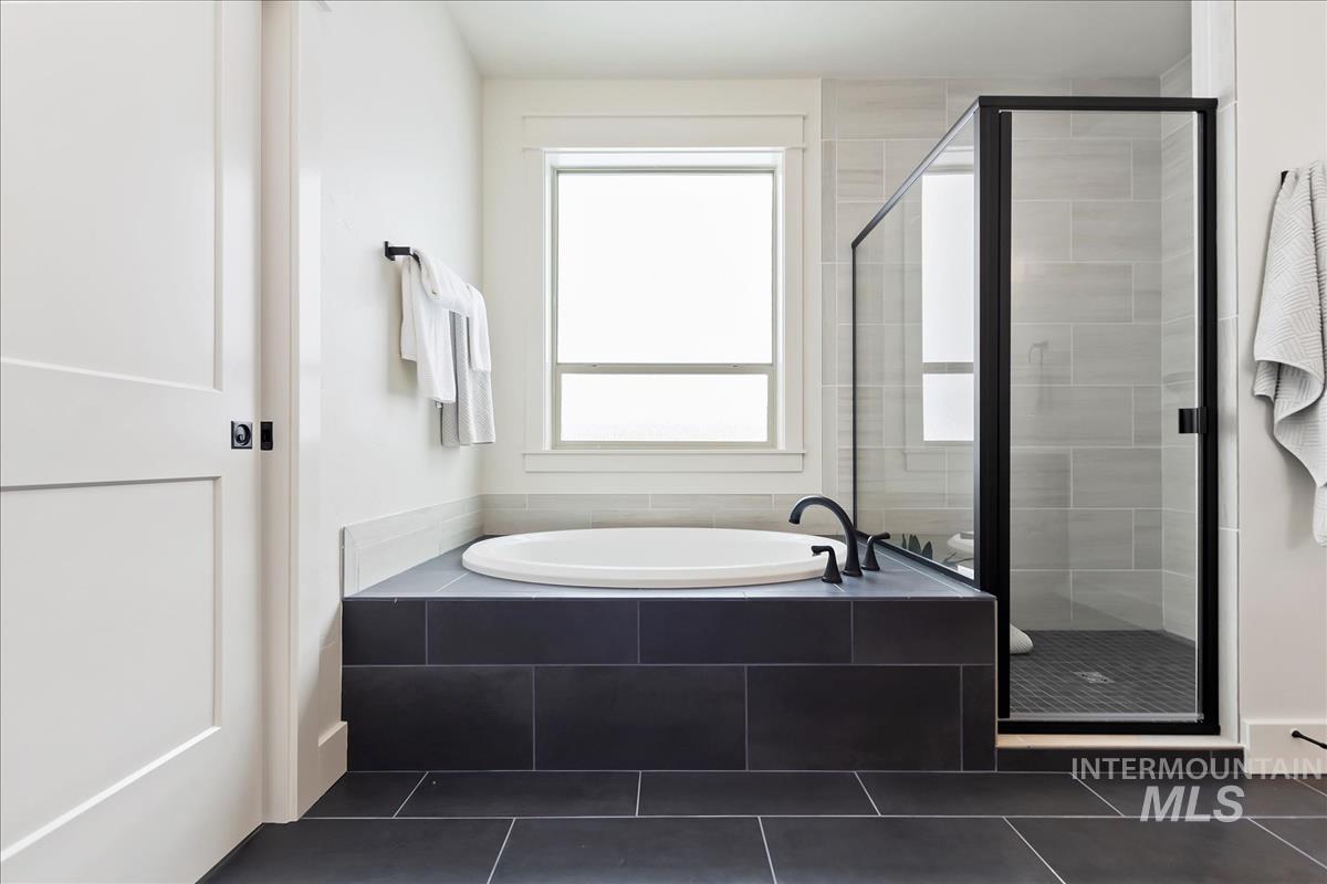 10880 W Cruden Bay Ln., Kuna, Idaho 83634, 3 Bedrooms, 2.5 Bathrooms, Residential For Sale, Price $689,900,MLS 98965611