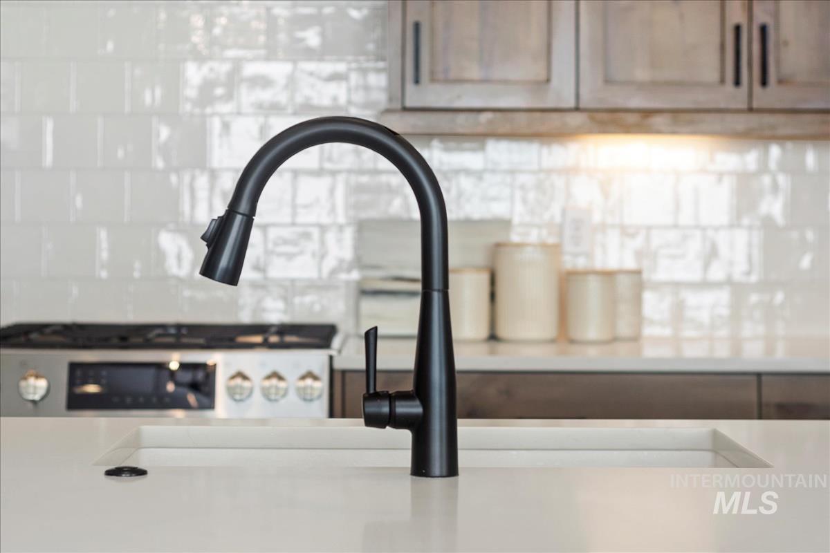 10880 W Cruden Bay Ln., Kuna, Idaho 83634, 3 Bedrooms, 2.5 Bathrooms, Residential For Sale, Price $689,900,MLS 98965611