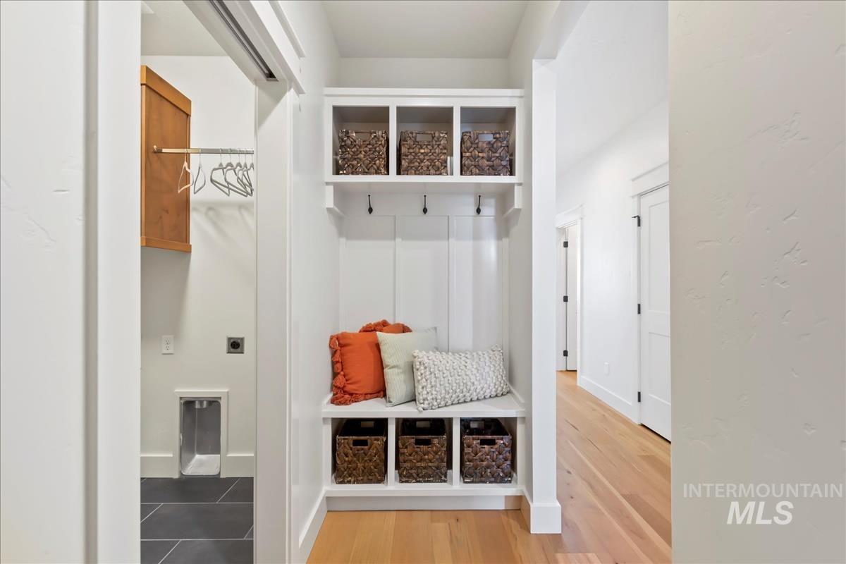 10880 W Cruden Bay Ln., Kuna, Idaho 83634, 3 Bedrooms, 2.5 Bathrooms, Residential For Sale, Price $689,900,MLS 98965611