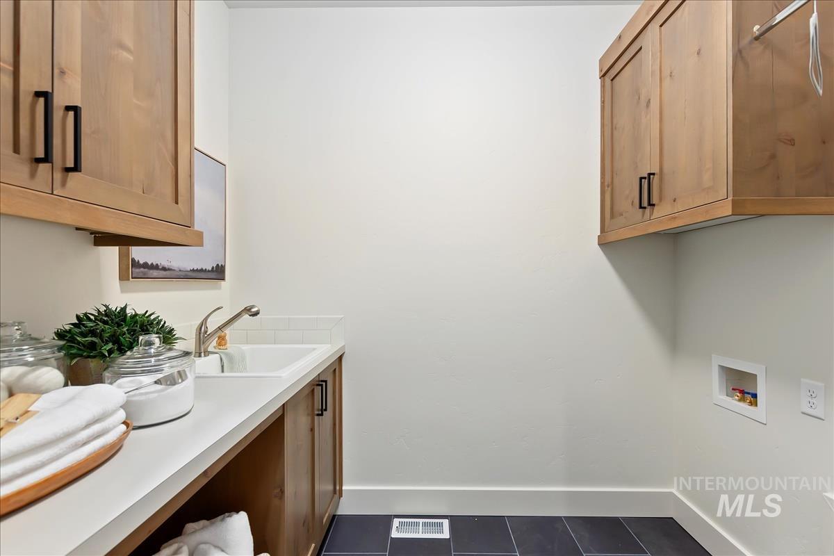 10880 W Cruden Bay Ln., Kuna, Idaho 83634, 3 Bedrooms, 2.5 Bathrooms, Residential For Sale, Price $689,900,MLS 98965611