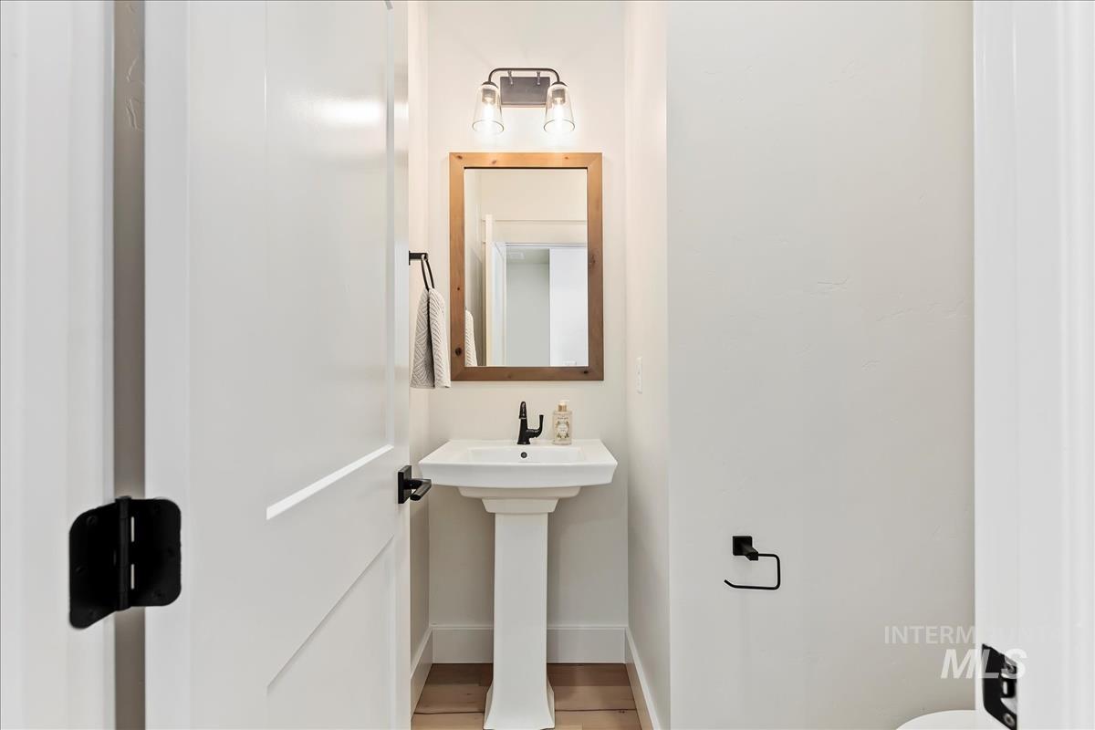 10880 W Cruden Bay Ln., Kuna, Idaho 83634, 3 Bedrooms, 2.5 Bathrooms, Residential For Sale, Price $689,900,MLS 98965611