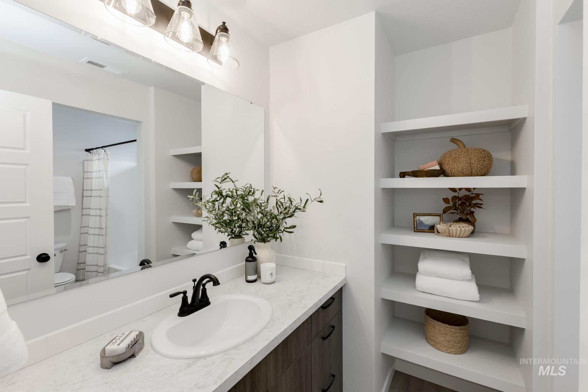 1102 E Crab Springs St, Nampa, Idaho 83686, 5 Bedrooms, 2.5 Bathrooms, Residential For Sale, Price $589,990,MLS 98965649