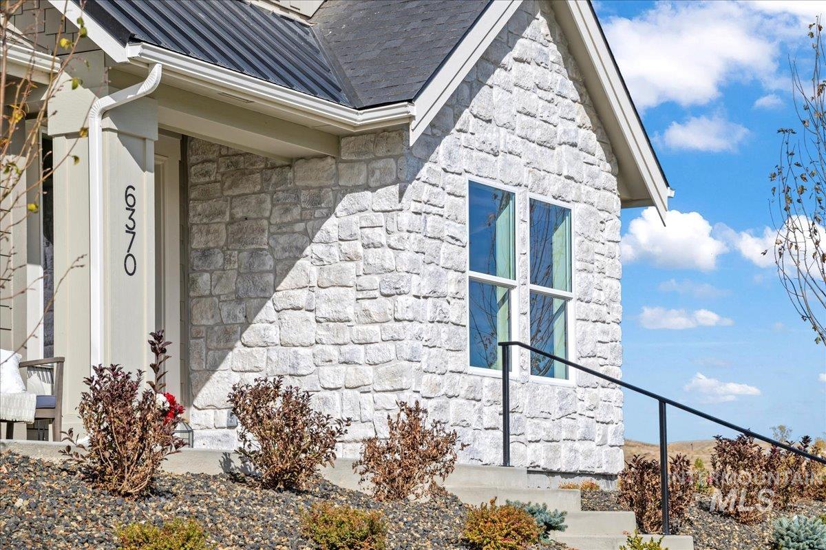 6370 N Barholm Ln, Eagle, Idaho 83616, 3 Bedrooms, 2 Bathrooms, Residential For Sale, Price $584,900,MLS 98965658