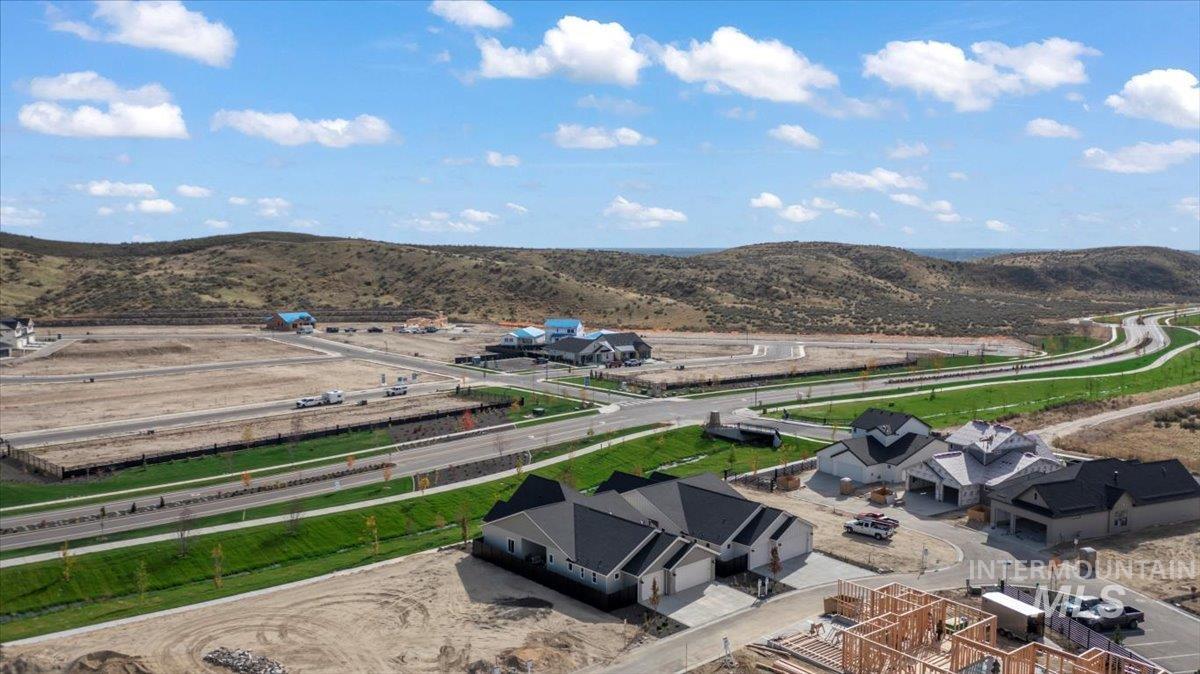 6370 N Barholm Ln, Eagle, Idaho 83616, 3 Bedrooms, 2 Bathrooms, Residential For Sale, Price $584,900,MLS 98965658