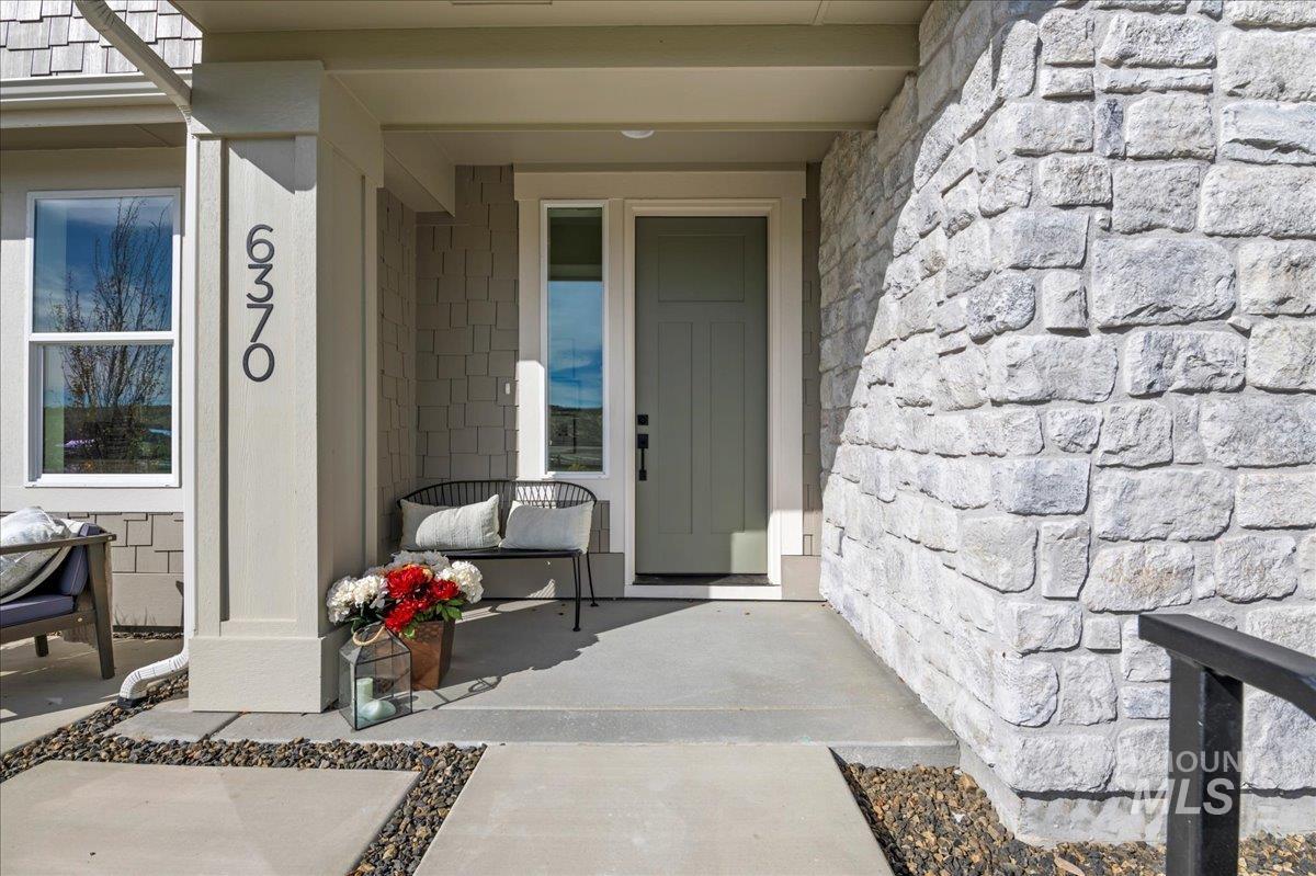 6370 N Barholm Ln, Eagle, Idaho 83616, 3 Bedrooms, 2 Bathrooms, Residential For Sale, Price $584,900,MLS 98965658