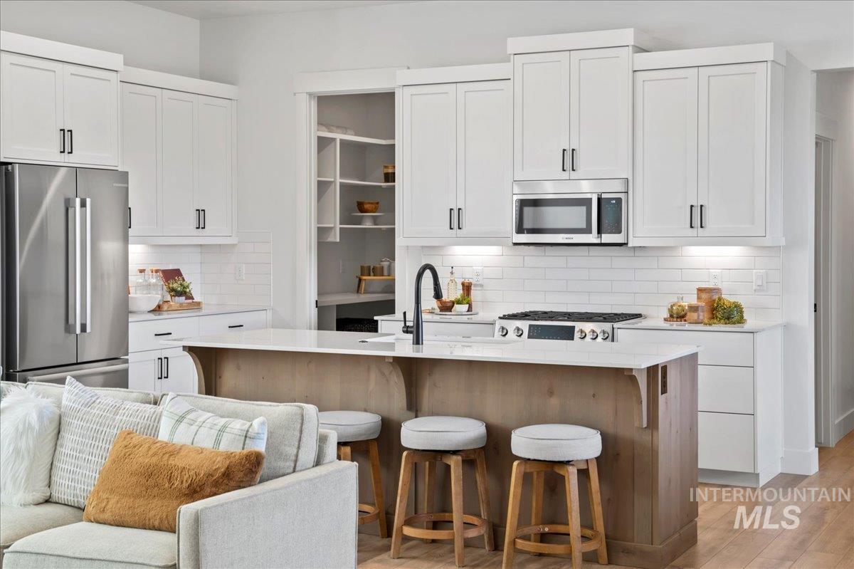 6370 N Barholm Ln, Eagle, Idaho 83616, 3 Bedrooms, 2 Bathrooms, Residential For Sale, Price $584,900,MLS 98965658