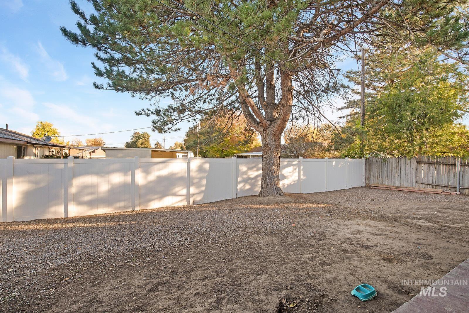 2211-2215 Crest Ave., Twin Falls, Idaho 83301, 2 Bedrooms, 1 Bathroom, Residential Income For Sale, Price $460,000,MLS 98965704