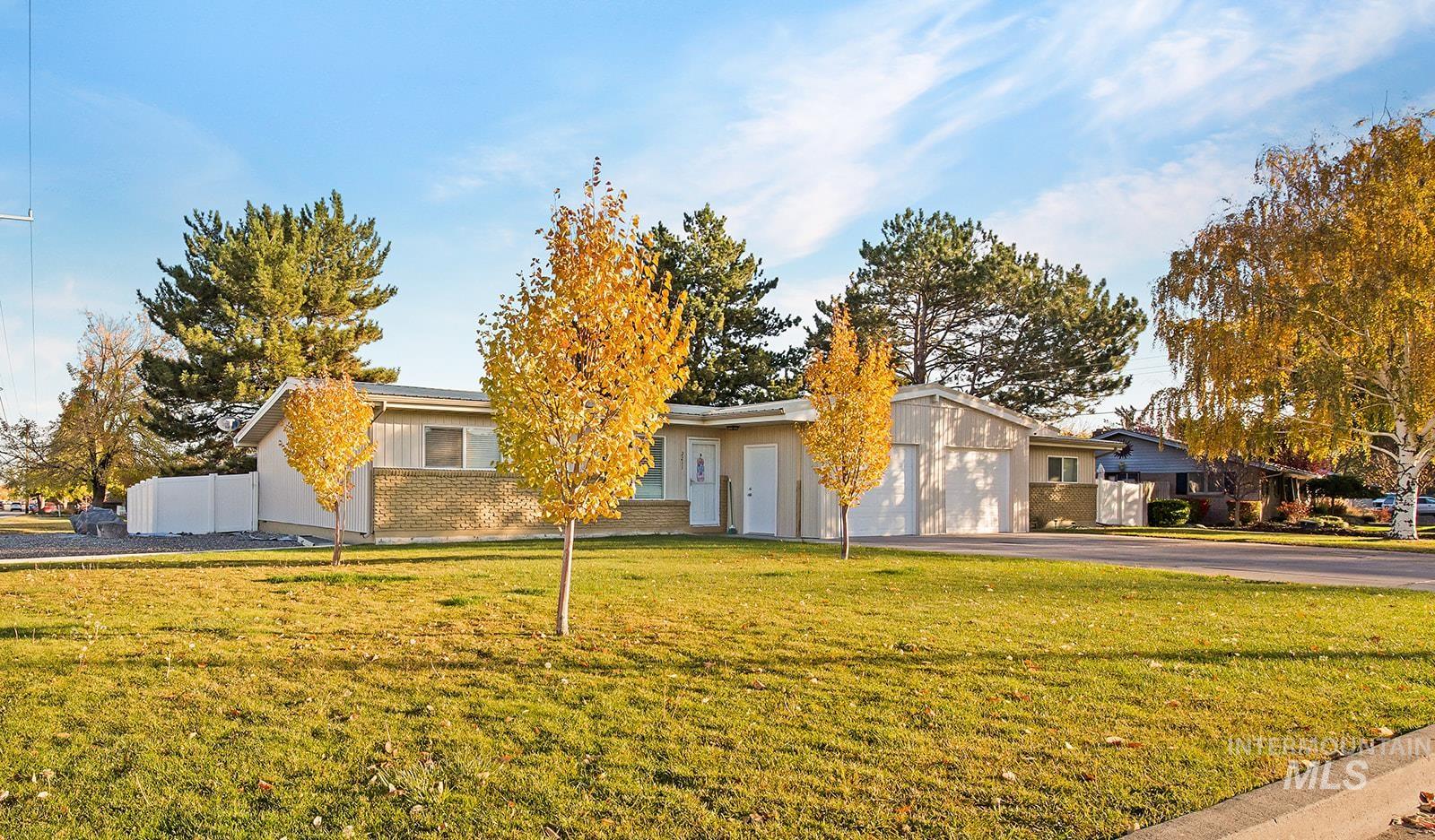 2211-2215 Crest Ave., Twin Falls, Idaho 83301, 2 Bedrooms, 1 Bathroom, Residential Income For Sale, Price $460,000,MLS 98965704