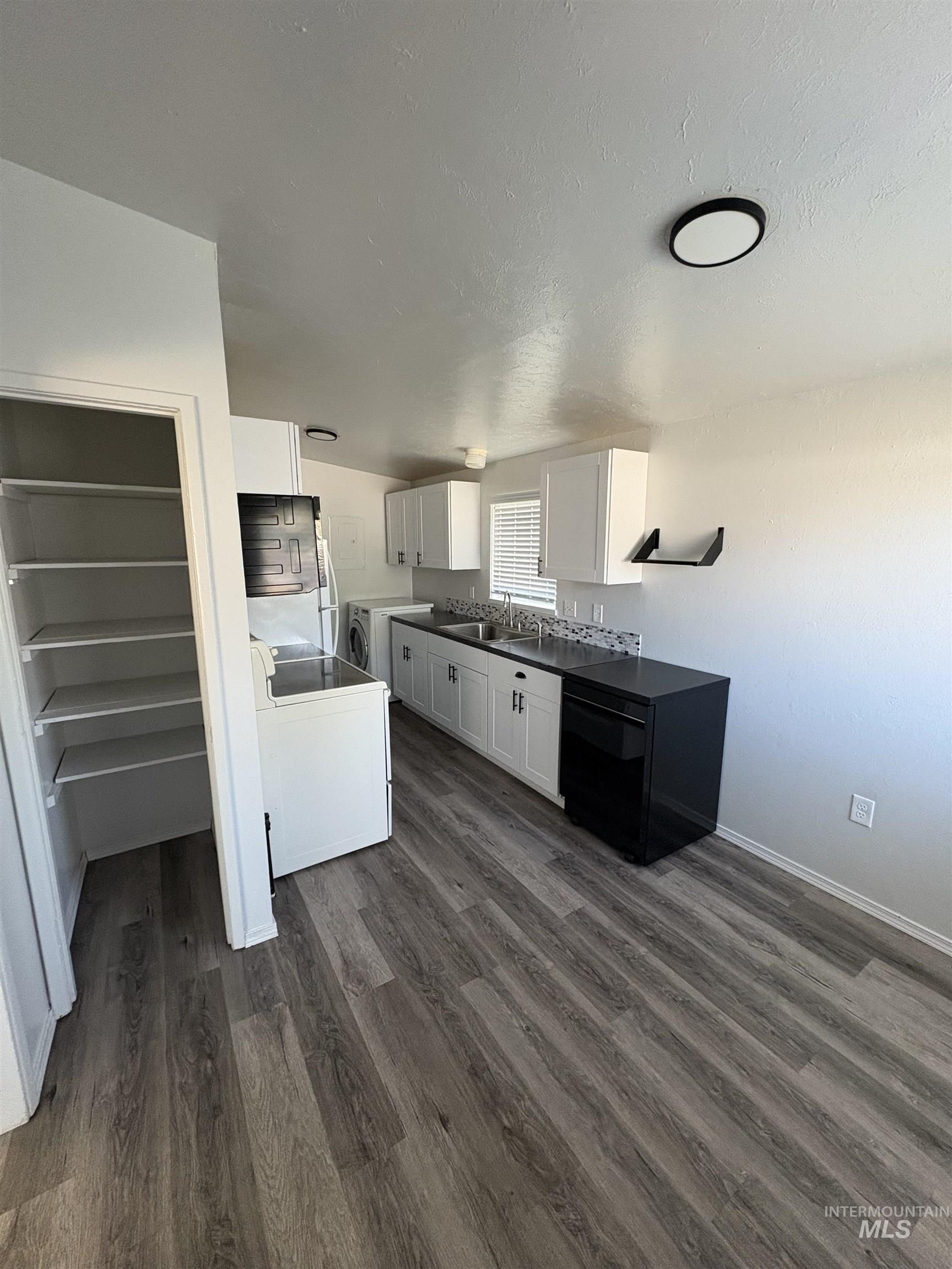 508 W 2nd North, Mountain Home, Idaho 83647, 3 Bedrooms, 1 Bathroom, Residential For Sale, Price $255,000,MLS 98965725