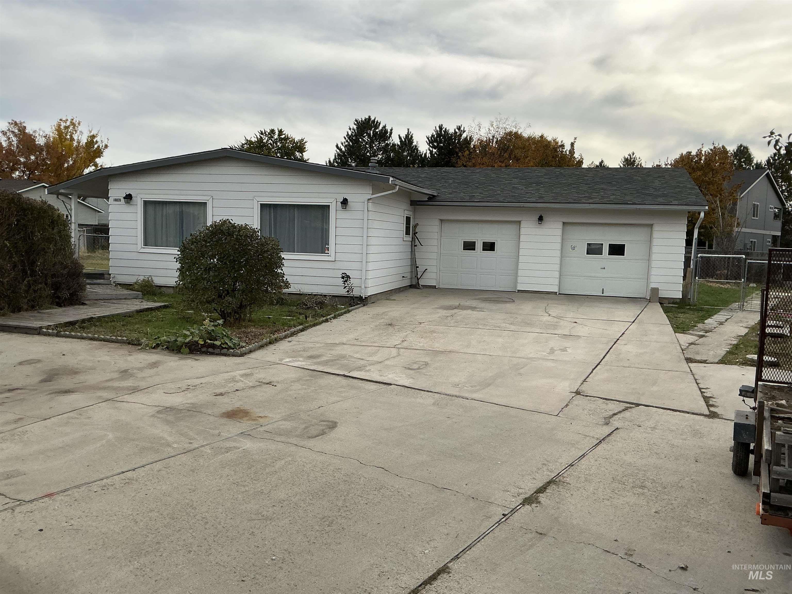 10035 W Mesquite Ln, Boise, Idaho 83704, 2 Bedrooms, 1.5 Bathrooms, Residential For Sale, Price $299,900,MLS 98965740