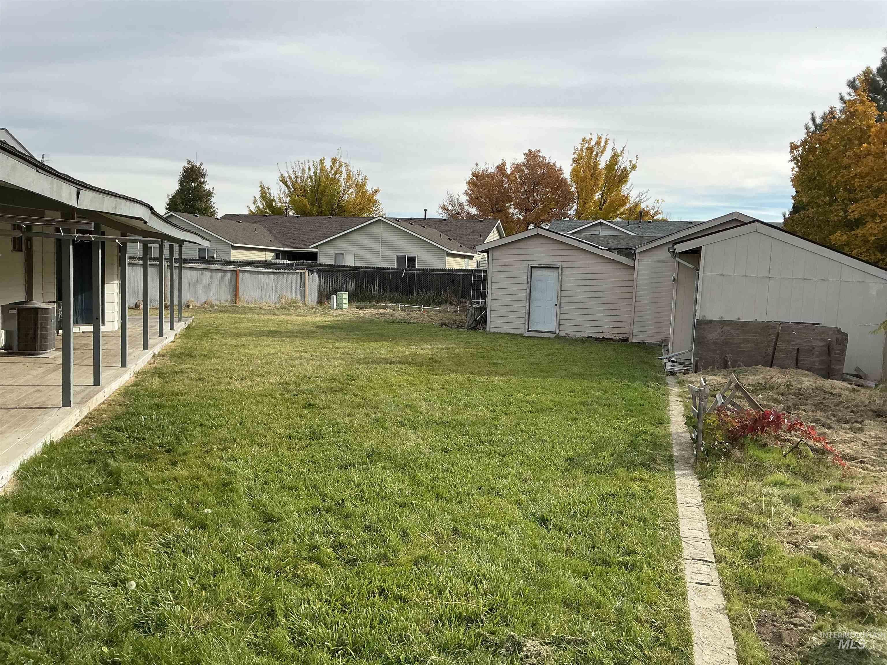10035 W Mesquite Ln, Boise, Idaho 83704, 2 Bedrooms, 1.5 Bathrooms, Residential For Sale, Price $299,900,MLS 98965740