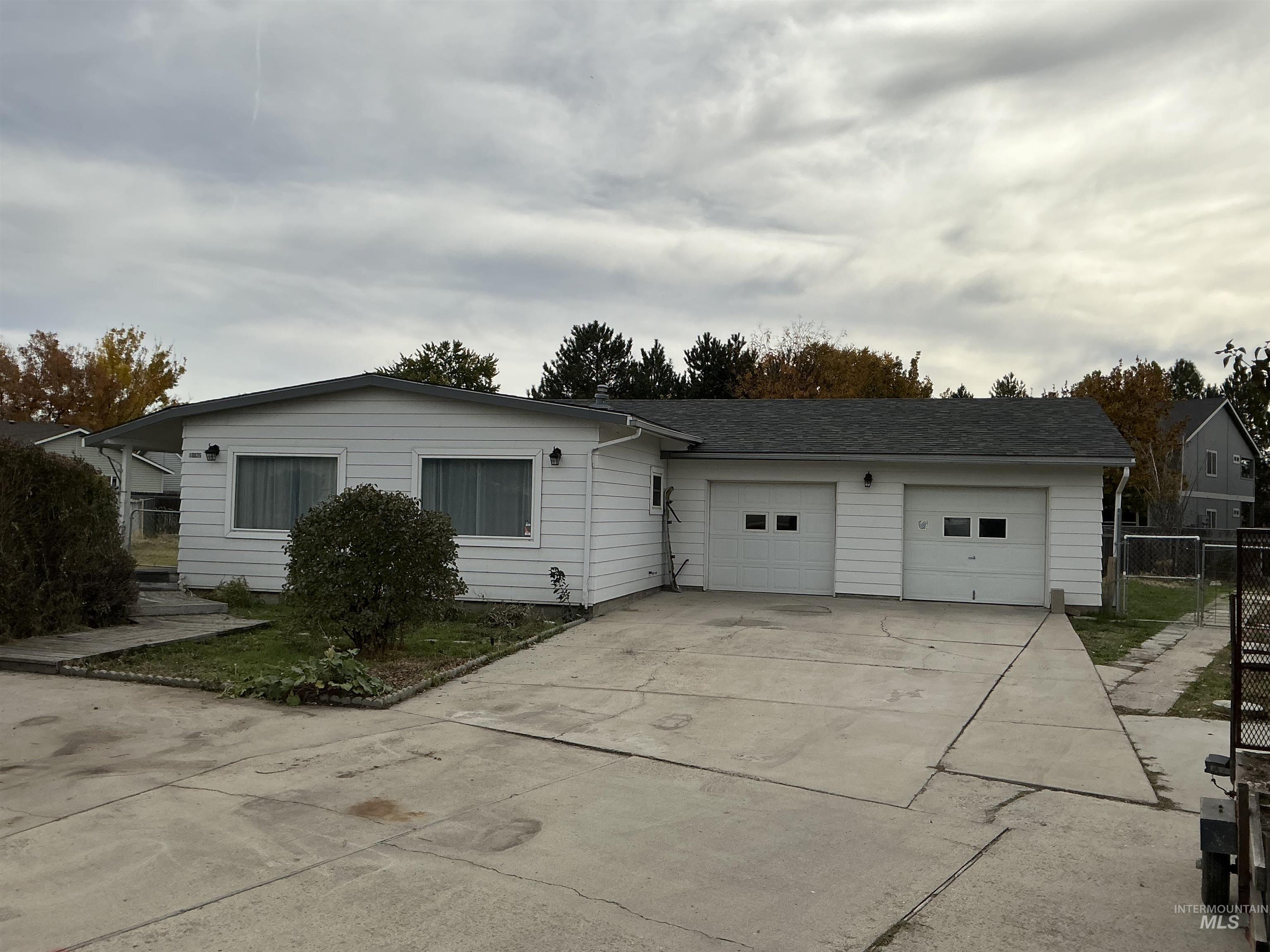 10035 W Mesquite Ln, Boise, Idaho 83704, 2 Bedrooms, 1.5 Bathrooms, Residential For Sale, Price $299,900,MLS 98965740