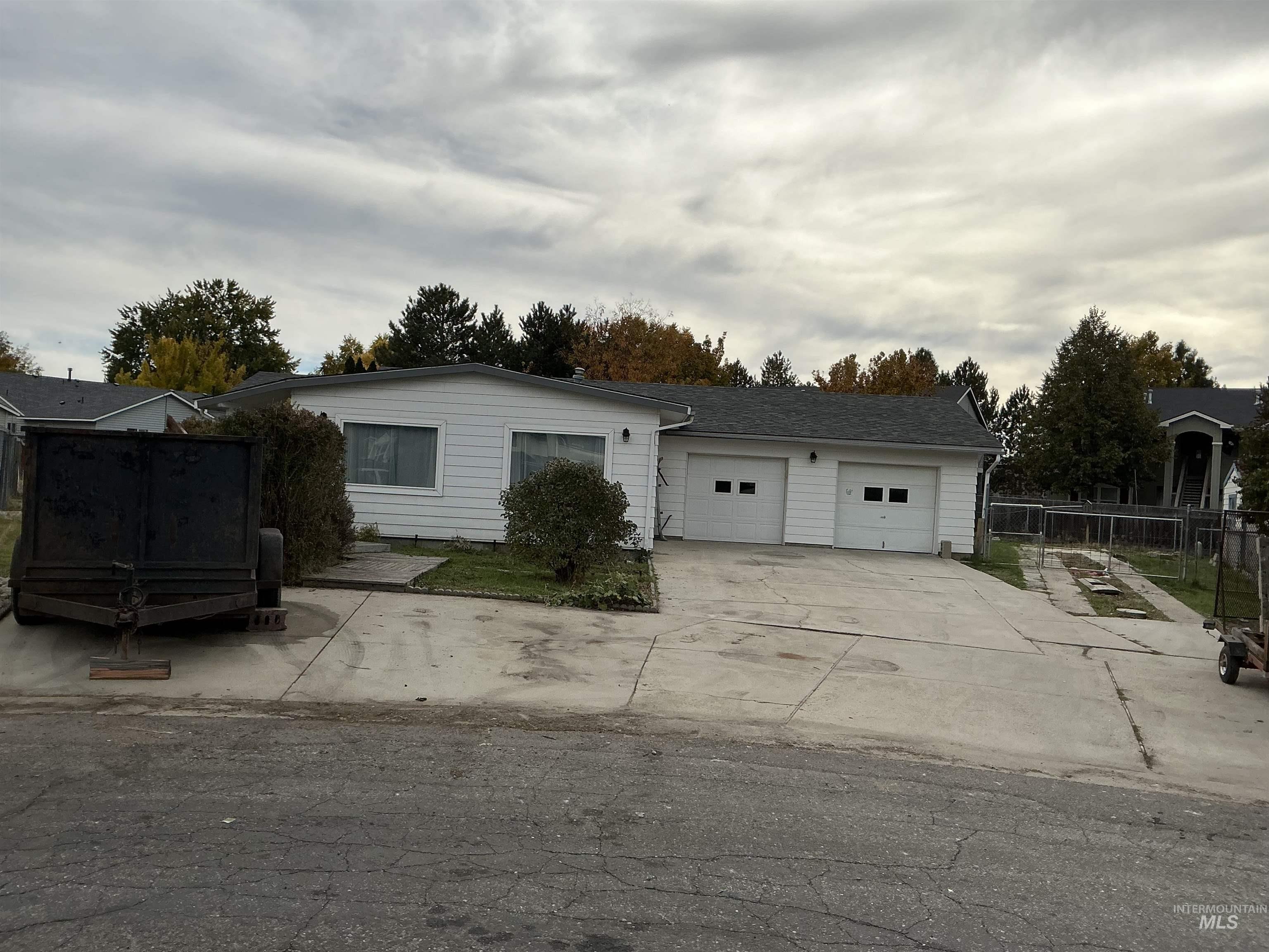 10035 W Mesquite Ln, Boise, Idaho 83704, 2 Bedrooms, 1.5 Bathrooms, Residential For Sale, Price $299,900,MLS 98965740