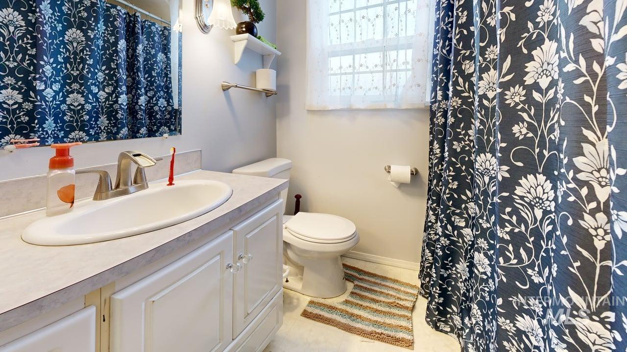 1210 10th St, Lewiston, Idaho 83501, 4 Bedrooms, 2 Bathrooms, Residential For Sale, Price $355,000,MLS 98965757