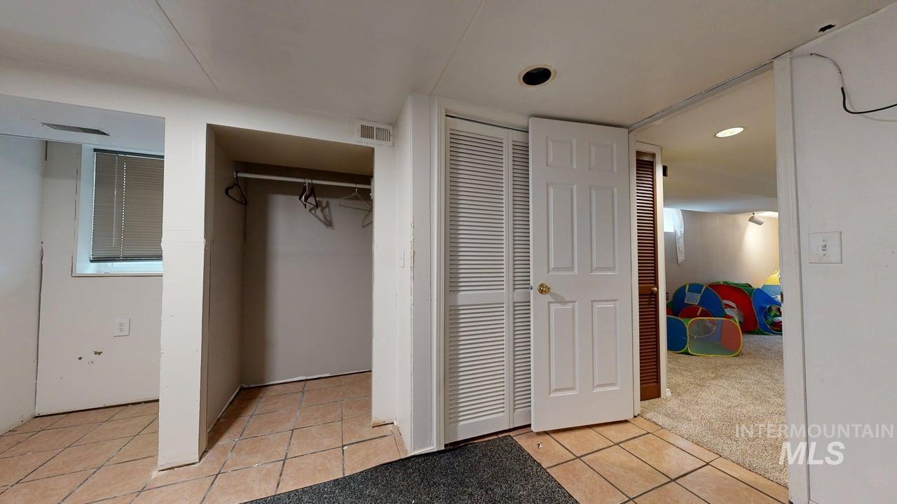 1210 10th St, Lewiston, Idaho 83501, 4 Bedrooms, 2 Bathrooms, Residential For Sale, Price $355,000,MLS 98965757