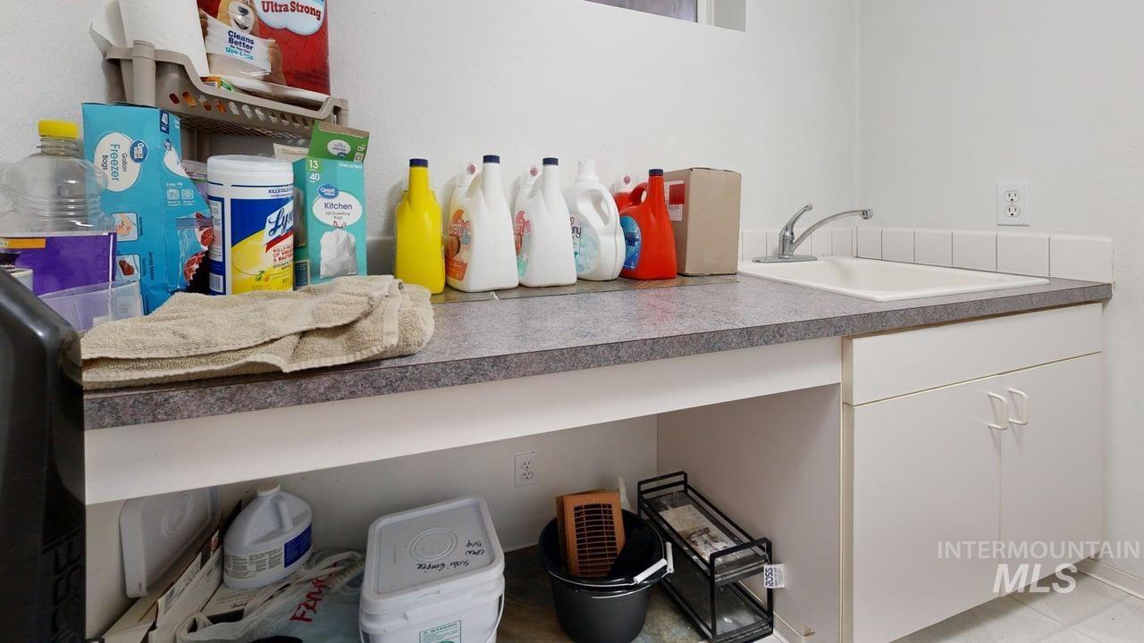 1210 10th St, Lewiston, Idaho 83501, 4 Bedrooms, 2 Bathrooms, Residential For Sale, Price $355,000,MLS 98965757