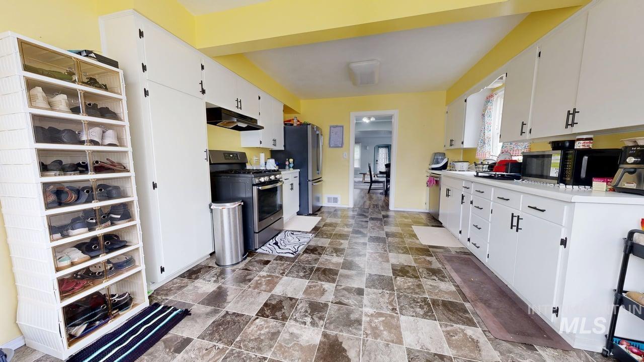 1210 10th St, Lewiston, Idaho 83501, 4 Bedrooms, 2 Bathrooms, Residential For Sale, Price $355,000,MLS 98965757