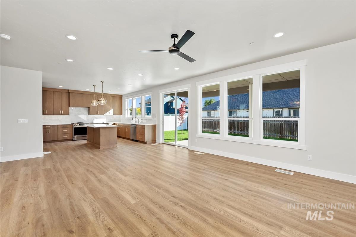 527 Hidden Mill Ct, Middleton, Idaho 83644, 4 Bedrooms, 3 Bathrooms, Residential For Sale, Price $624,900,MLS 98965761