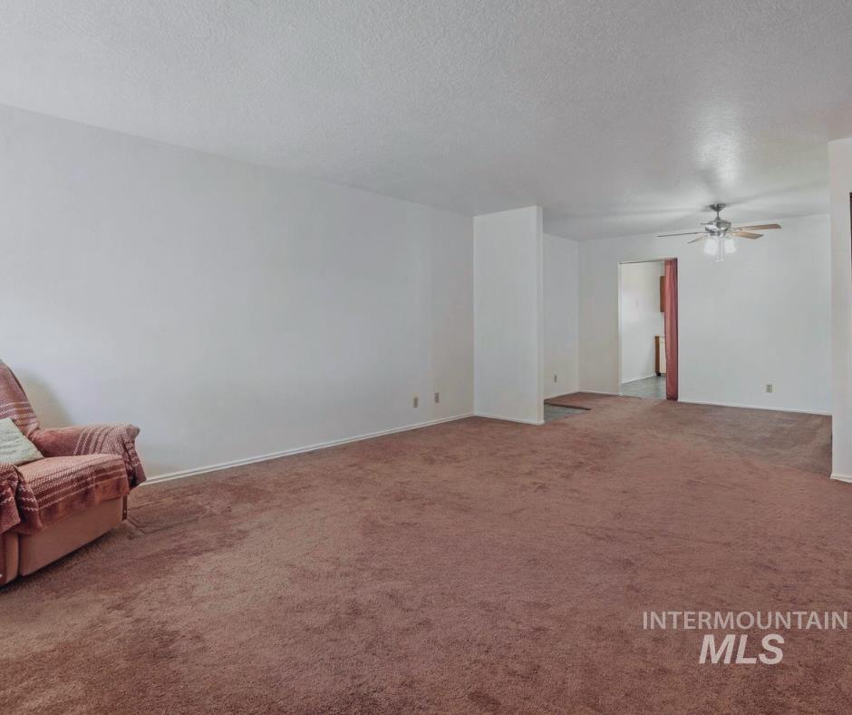 222 Avenida Del Rio, Twin Falls, Idaho 83301, 3 Bedrooms, 2 Bathrooms, Residential For Sale, Price $350,000,MLS 98965771