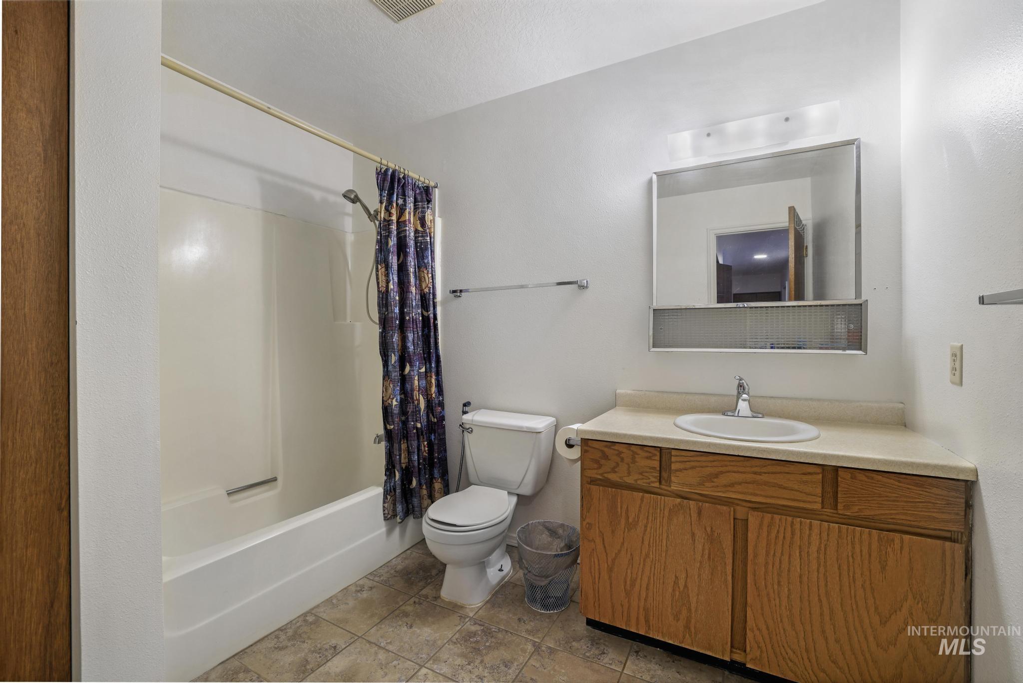 222 Avenida Del Rio, Twin Falls, Idaho 83301, 3 Bedrooms, 2 Bathrooms, Residential For Sale, Price $350,000,MLS 98965771