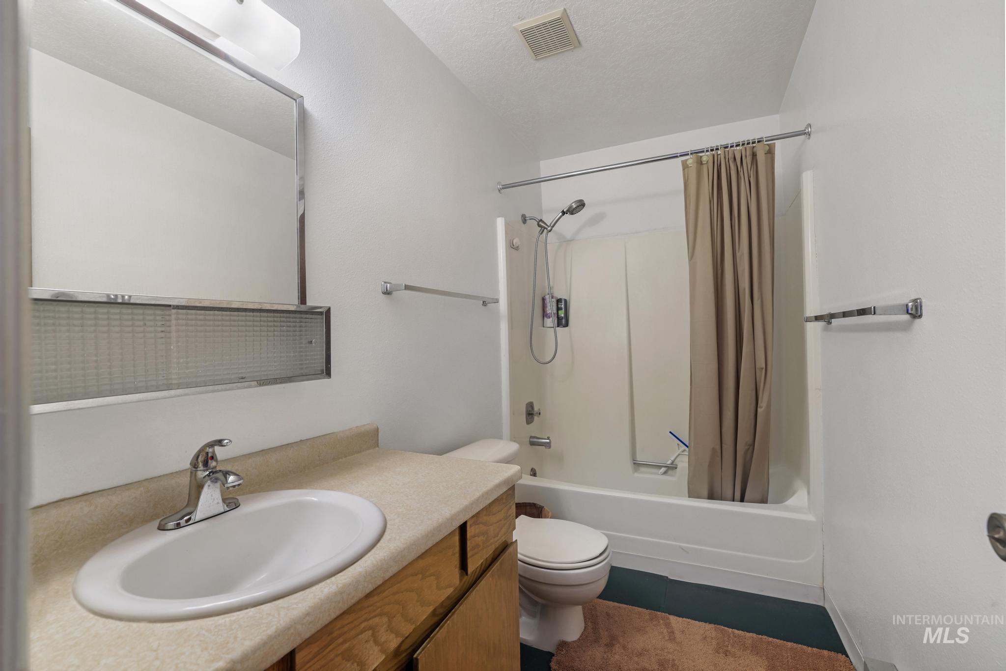 222 Avenida Del Rio, Twin Falls, Idaho 83301, 3 Bedrooms, 2 Bathrooms, Residential For Sale, Price $350,000, 98965771