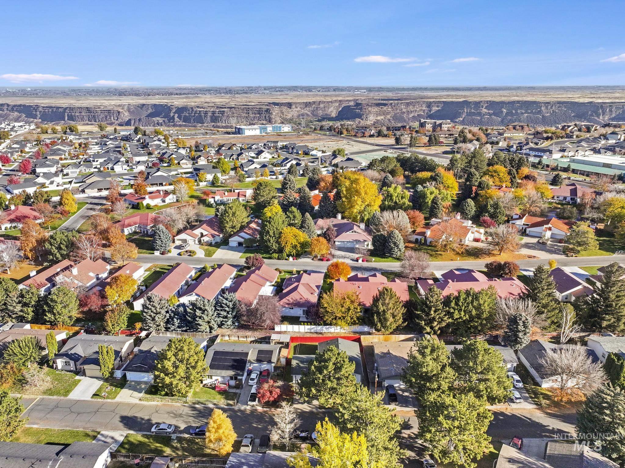 222 Avenida Del Rio, Twin Falls, Idaho 83301, 3 Bedrooms, 2 Bathrooms, Residential For Sale, Price $350,000,MLS 98965771