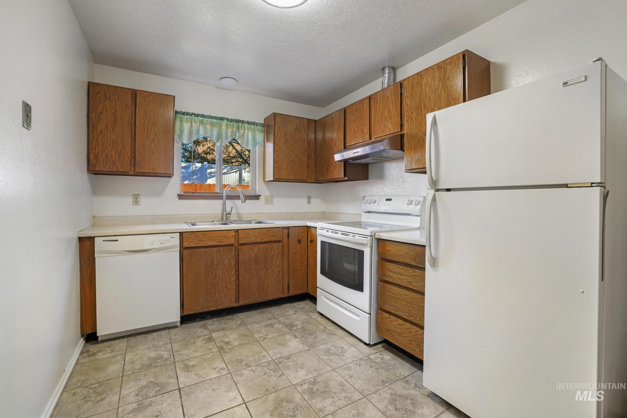 222 Avenida Del Rio, Twin Falls, Idaho 83301, 3 Bedrooms, 2 Bathrooms, Residential For Sale, Price $350,000,MLS 98965771