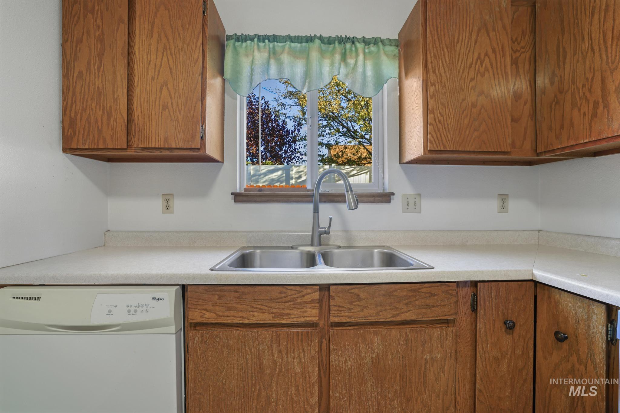 222 Avenida Del Rio, Twin Falls, Idaho 83301, 3 Bedrooms, 2 Bathrooms, Residential For Sale, Price $350,000, 98965771