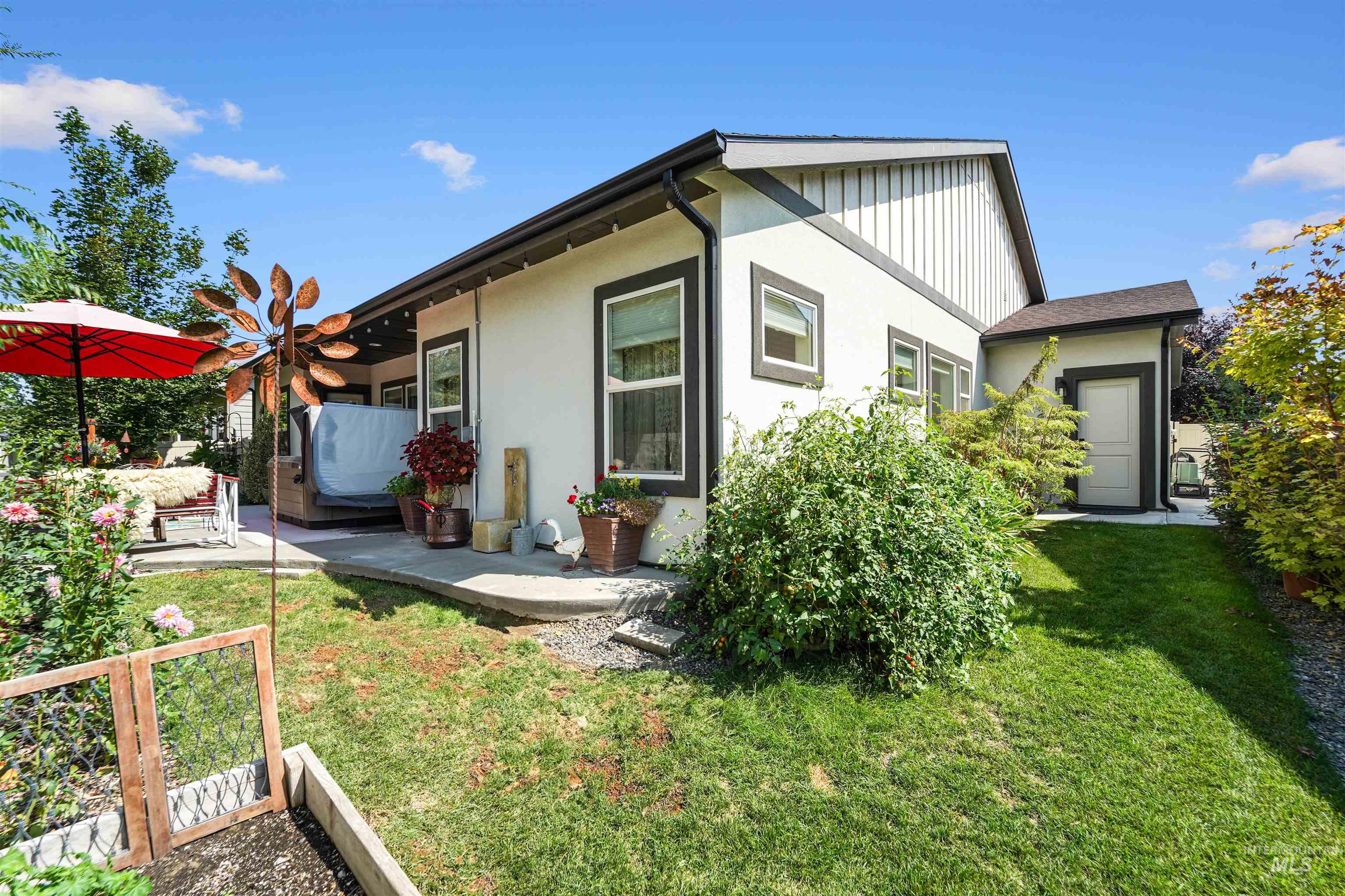 2118 Sunset Ave, Caldwell, Idaho 83605, 3 Bedrooms, 2.5 Bathrooms, Residential For Sale, Price $529,000,MLS 98965773