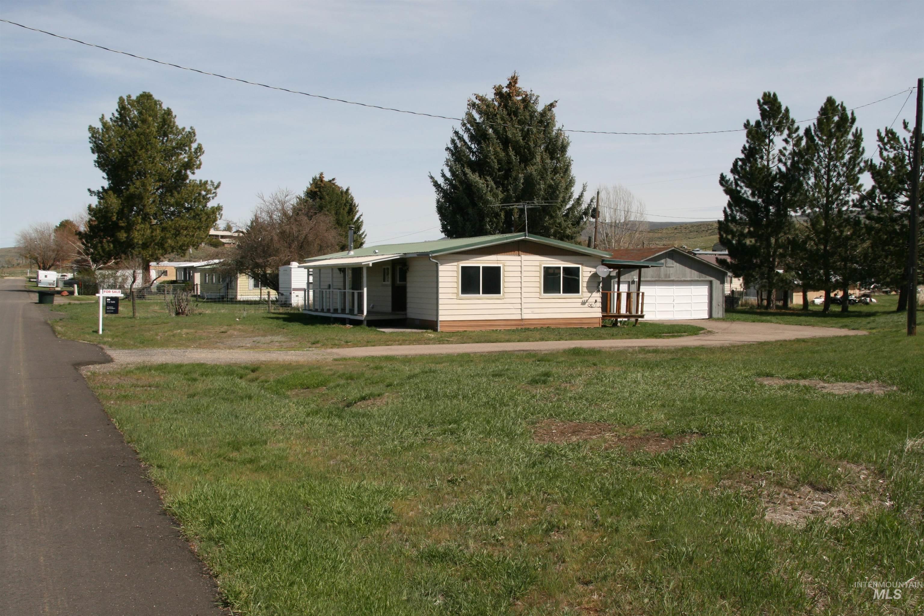 500 Somerville Street, Jordan Valley, Oregon 97910, 2 Bedrooms, 2 Bathrooms, Residential For Sale, Price $173,000, 98965791