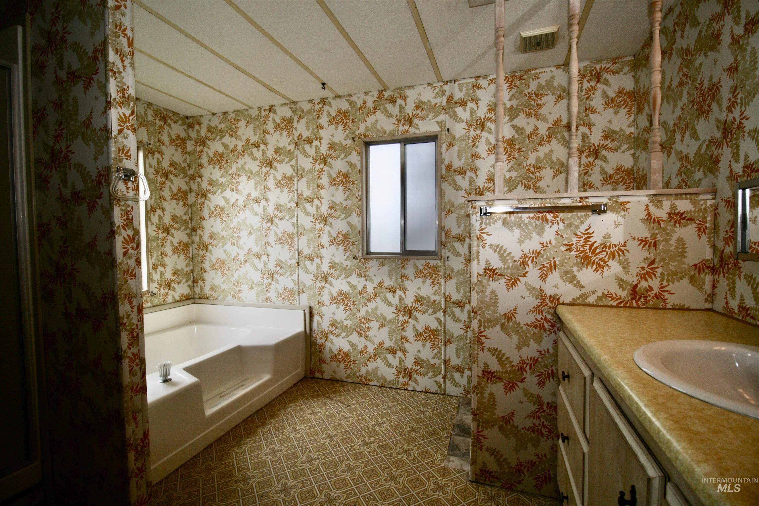 500 Somerville Street, Jordan Valley, Oregon 97910, 2 Bedrooms, 2 Bathrooms, Residential For Sale, Price $173,000,MLS 98965791