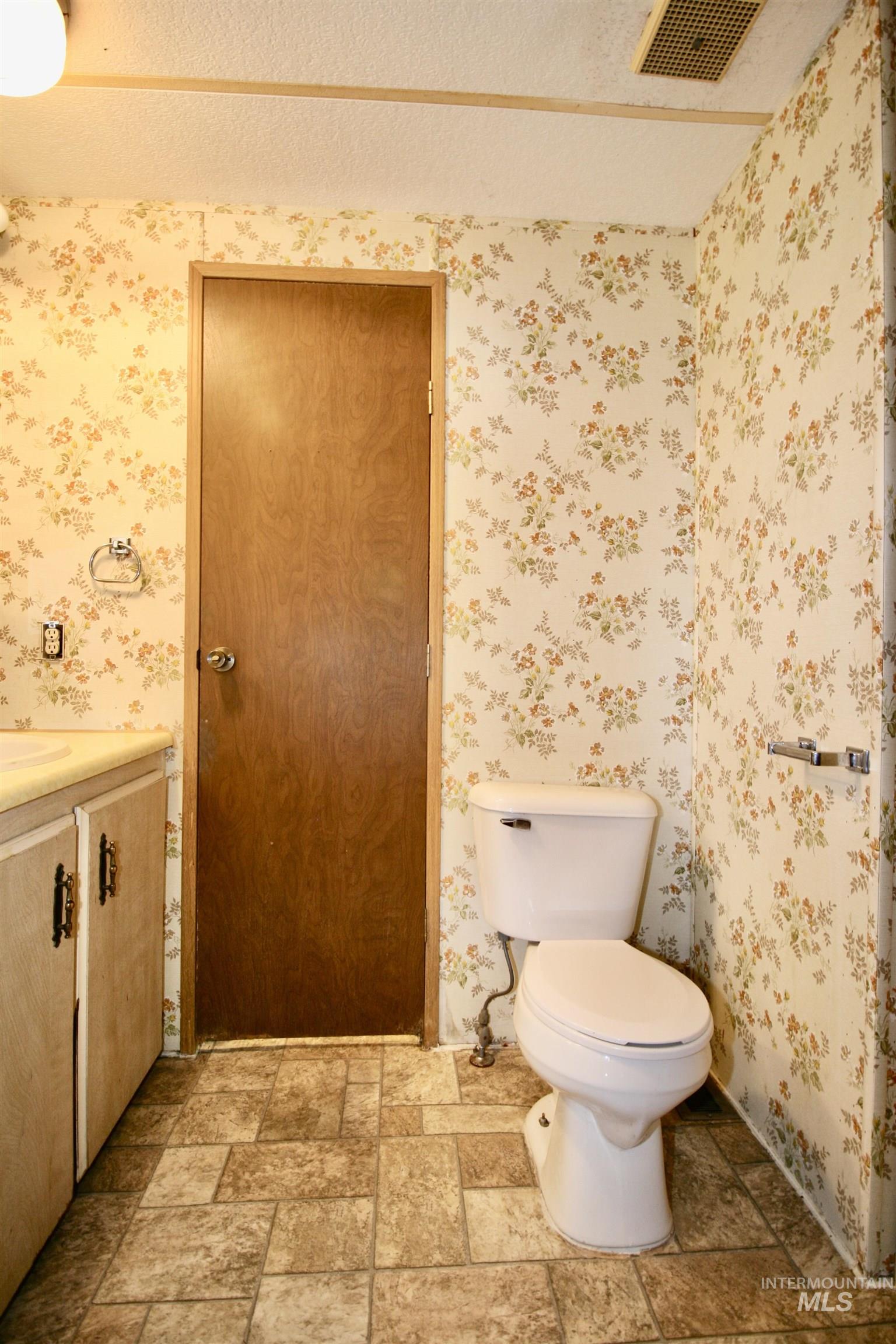 500 Somerville Street, Jordan Valley, Oregon 97910, 2 Bedrooms, 2 Bathrooms, Residential For Sale, Price $173,000, 98965791