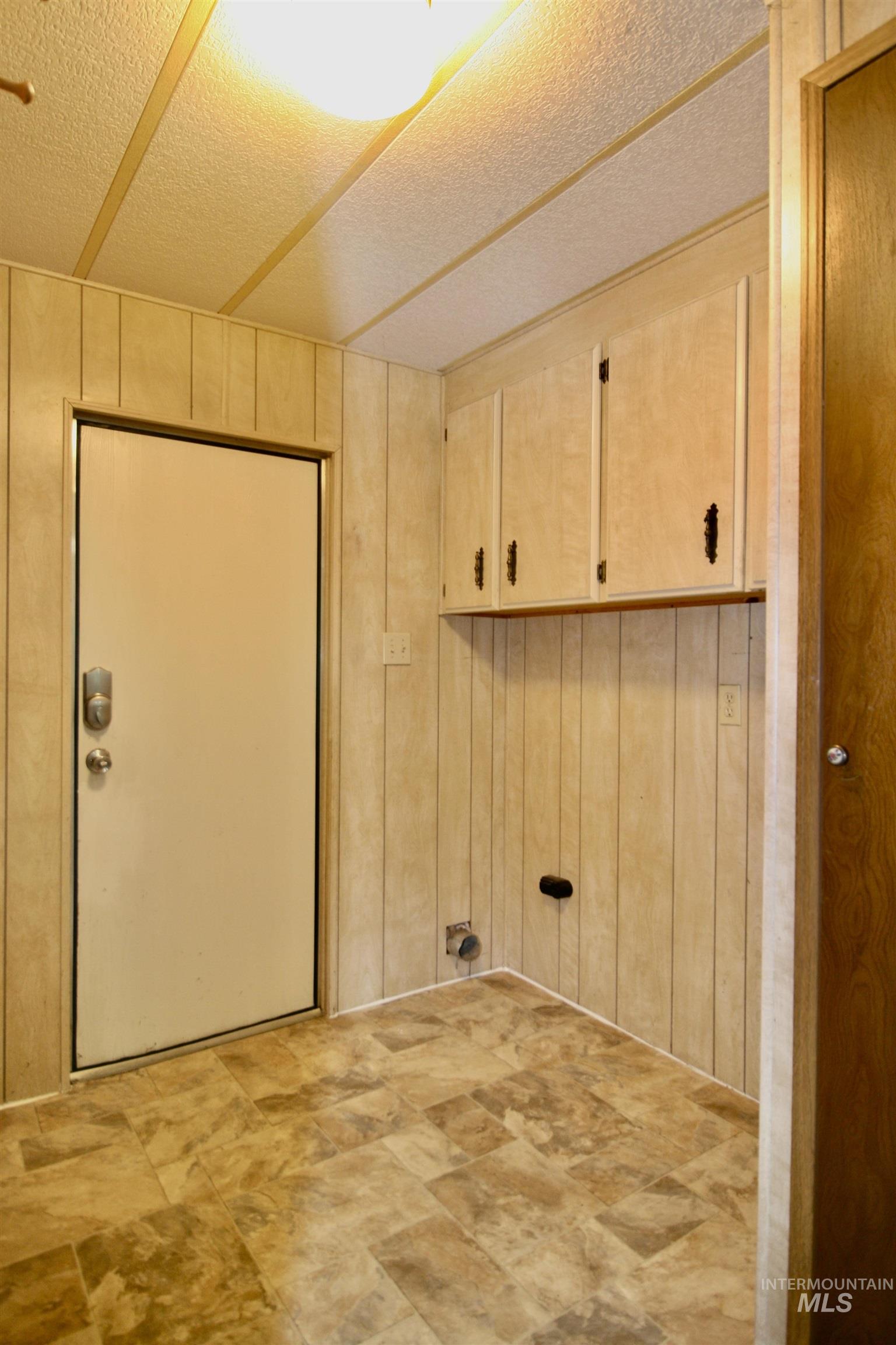 500 Somerville Street, Jordan Valley, Oregon 97910, 2 Bedrooms, 2 Bathrooms, Residential For Sale, Price $173,000, 98965791