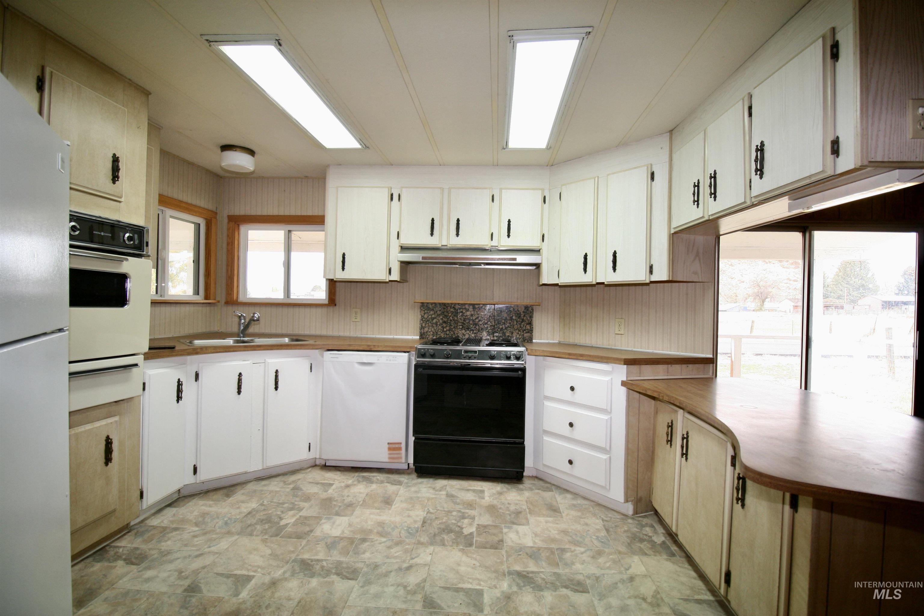 500 Somerville Street, Jordan Valley, Oregon 97910, 2 Bedrooms, 2 Bathrooms, Residential For Sale, Price $173,000, 98965791