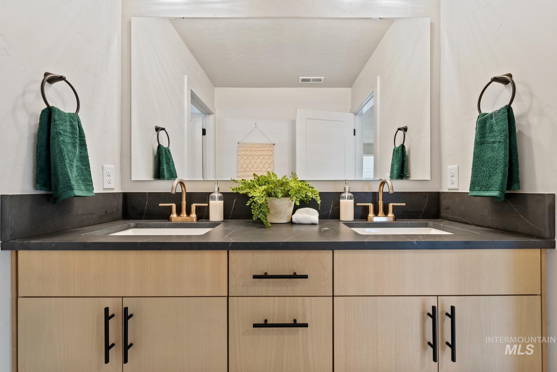 1297 W Malbar St., Meridian, Idaho 83646, 5 Bedrooms, 3 Bathrooms, Residential For Sale, Price $814,900,MLS 98965792