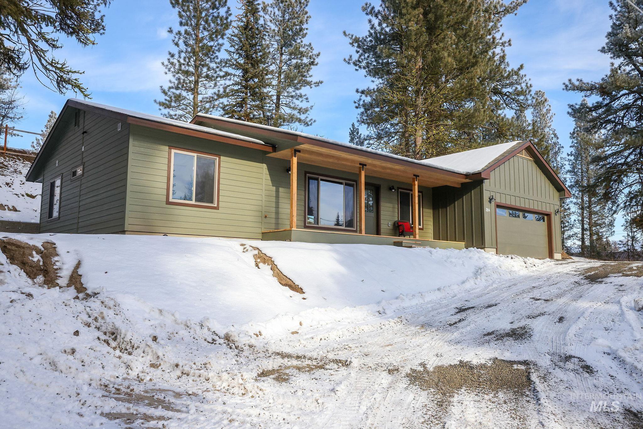 204 W Mill St, Cascade, Idaho 83611, 3 Bedrooms, 2 Bathrooms, Residential For Sale, Price $560,000,MLS 98965798