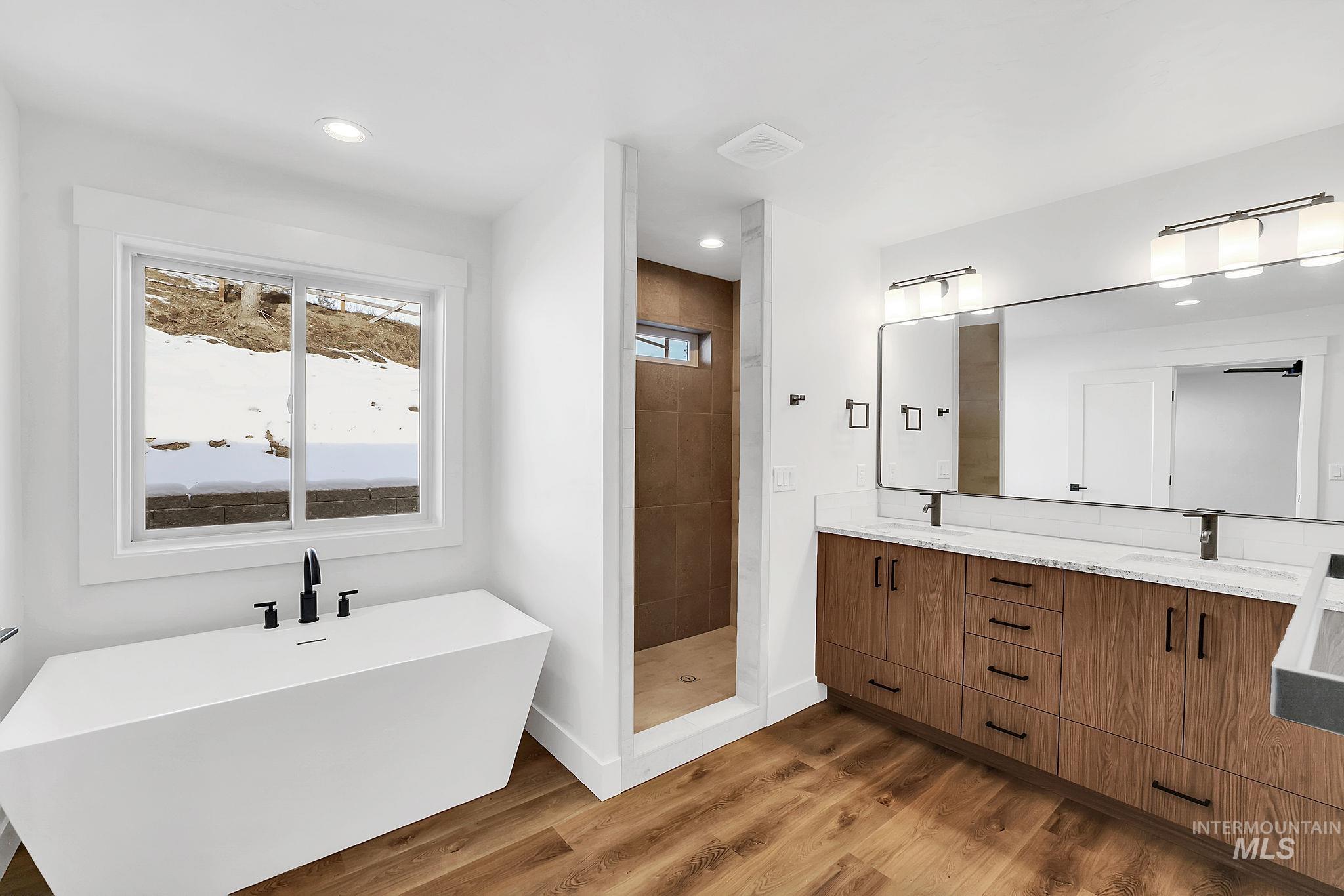 204 W Mill St, Cascade, Idaho 83611, 3 Bedrooms, 2 Bathrooms, Residential For Sale, Price $560,000,MLS 98965798