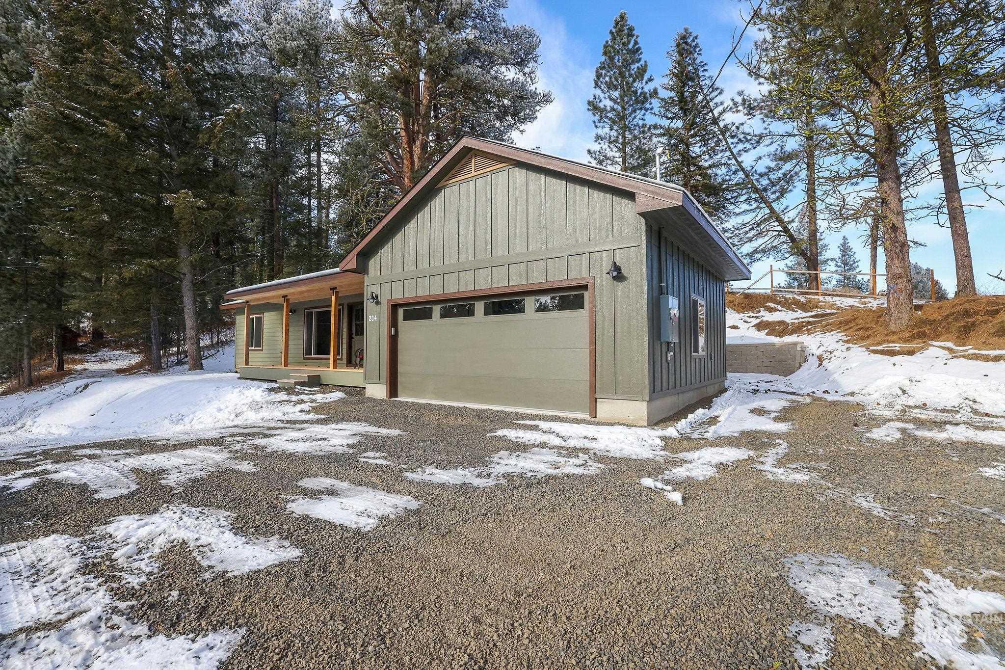 204 W Mill St, Cascade, Idaho 83611, 3 Bedrooms, 2 Bathrooms, Residential For Sale, Price $560,000,MLS 98965798