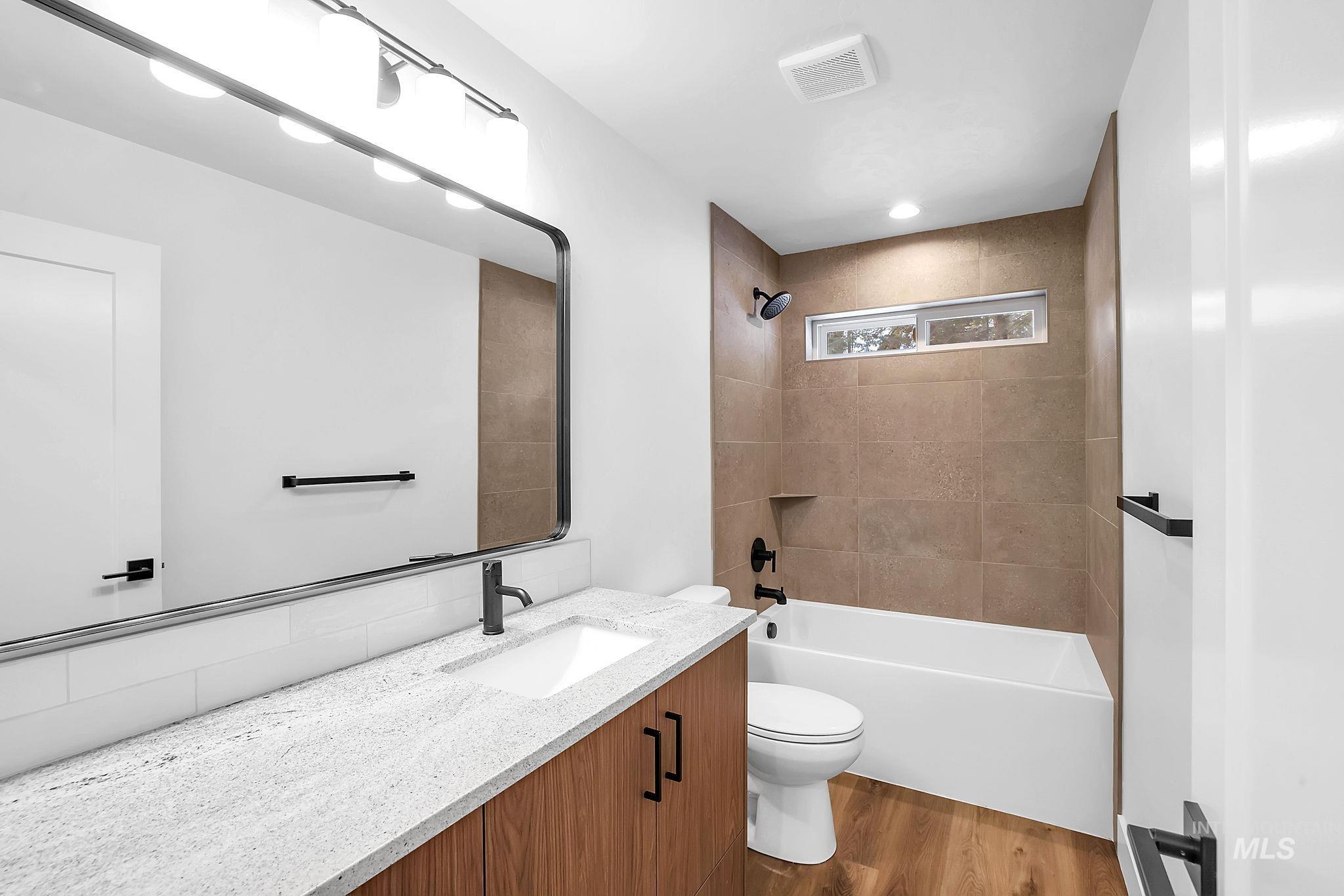 204 W Mill St, Cascade, Idaho 83611, 3 Bedrooms, 2 Bathrooms, Residential For Sale, Price $560,000,MLS 98965798