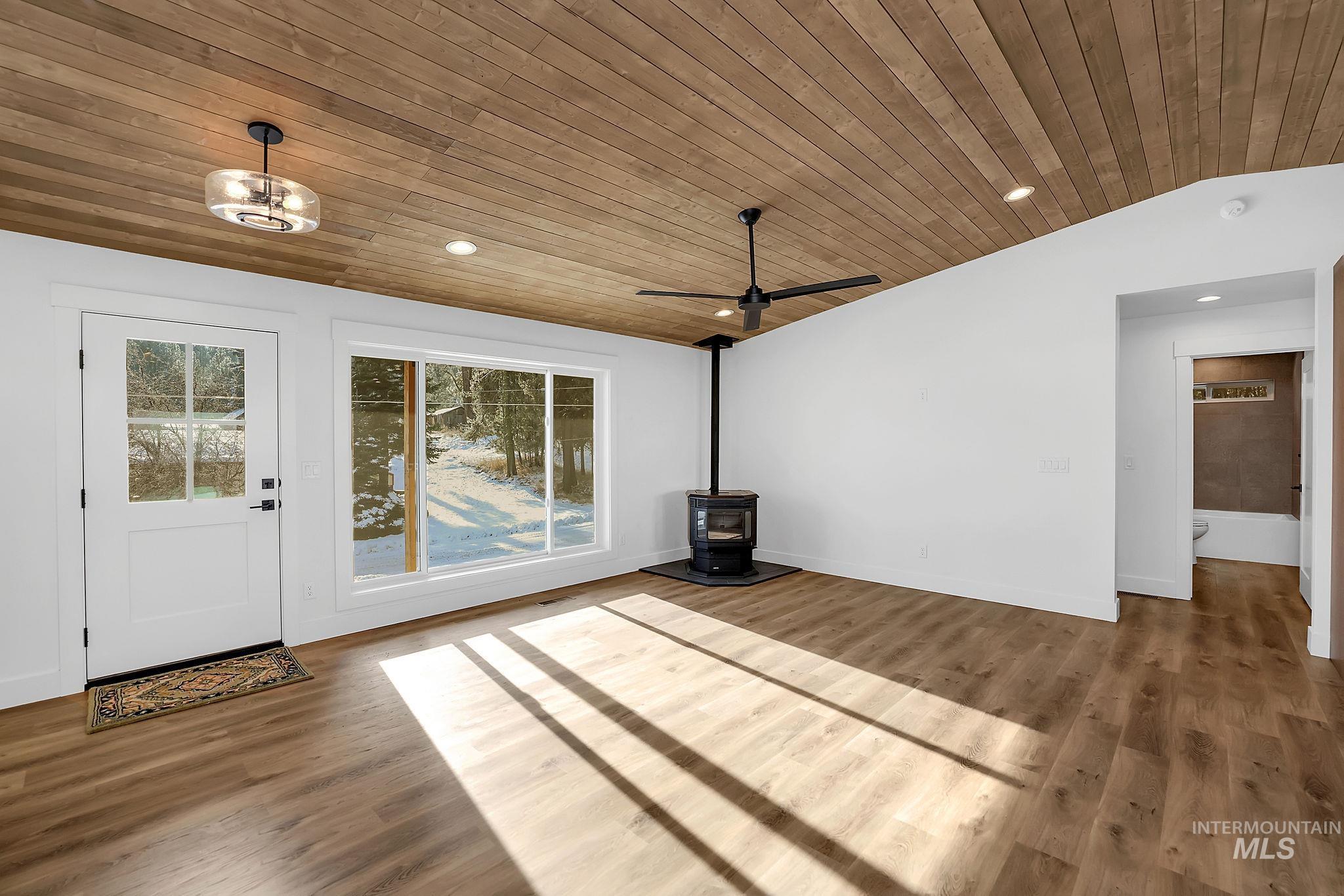 204 W Mill St, Cascade, Idaho 83611, 3 Bedrooms, 2 Bathrooms, Residential For Sale, Price $560,000,MLS 98965798