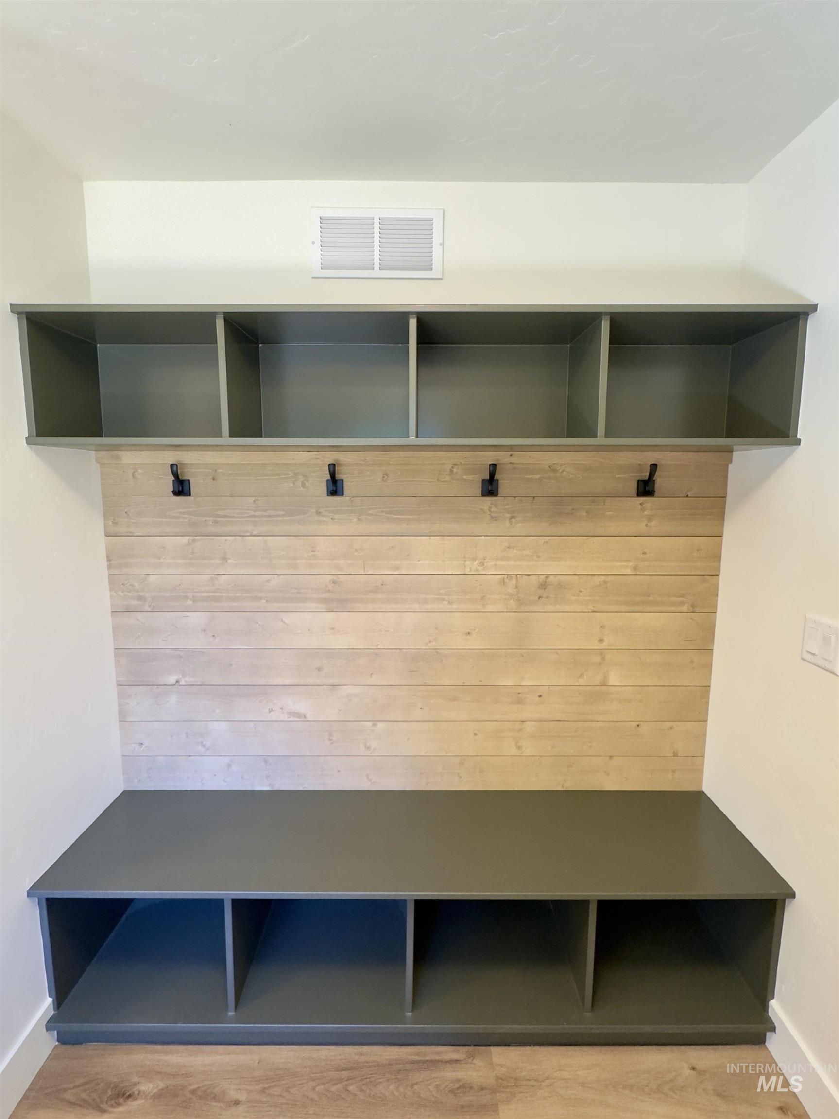 204 W Mill St, Cascade, Idaho 83611, 3 Bedrooms, 2 Bathrooms, Residential For Sale, Price $560,000,MLS 98965798