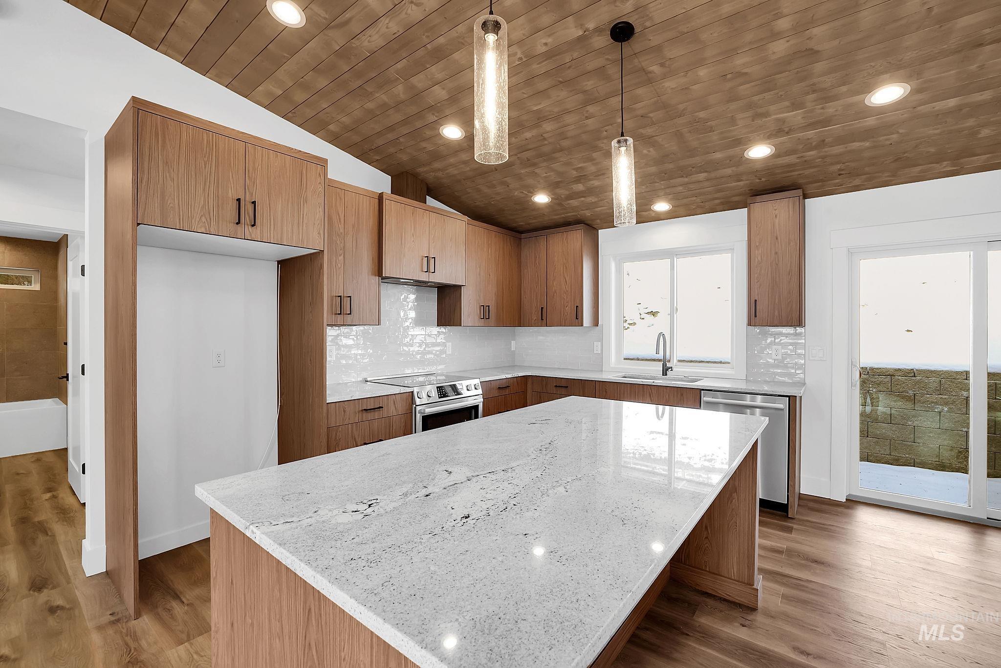 204 W Mill St, Cascade, Idaho 83611, 3 Bedrooms, 2 Bathrooms, Residential For Sale, Price $560,000,MLS 98965798