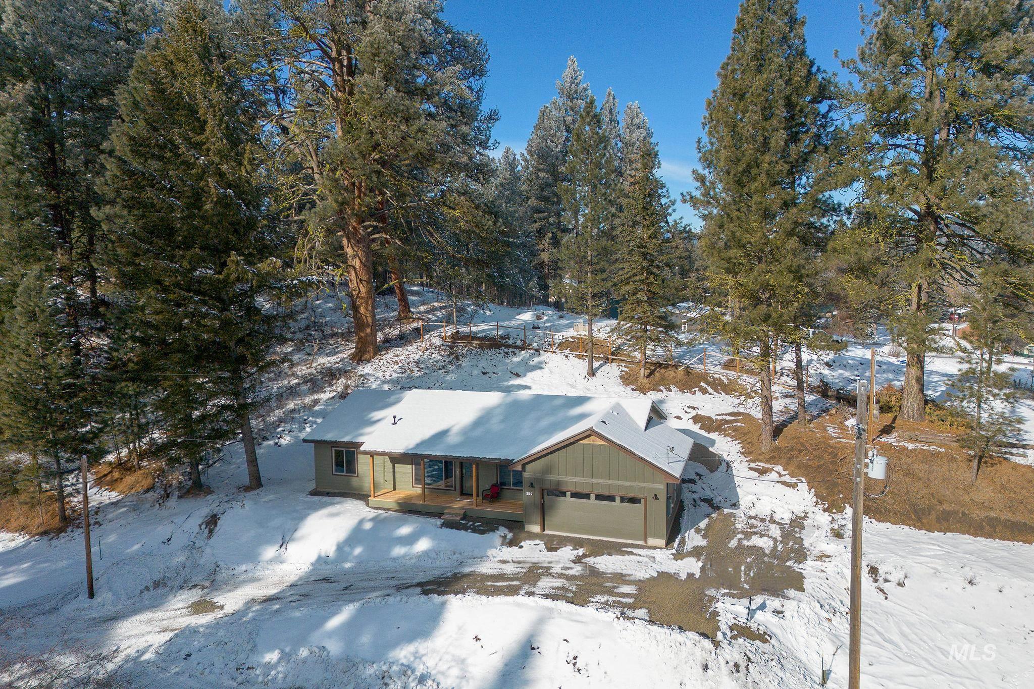 204 W Mill St, Cascade, Idaho 83611, 3 Bedrooms, 2 Bathrooms, Residential For Sale, Price $560,000,MLS 98965798