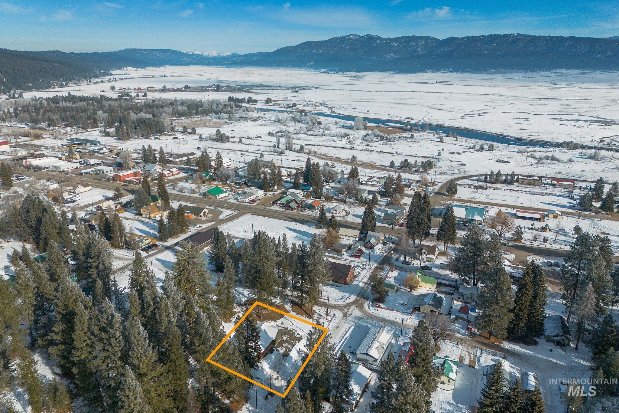 204 W Mill St, Cascade, Idaho 83611, 3 Bedrooms, 2 Bathrooms, Residential For Sale, Price $560,000,MLS 98965798