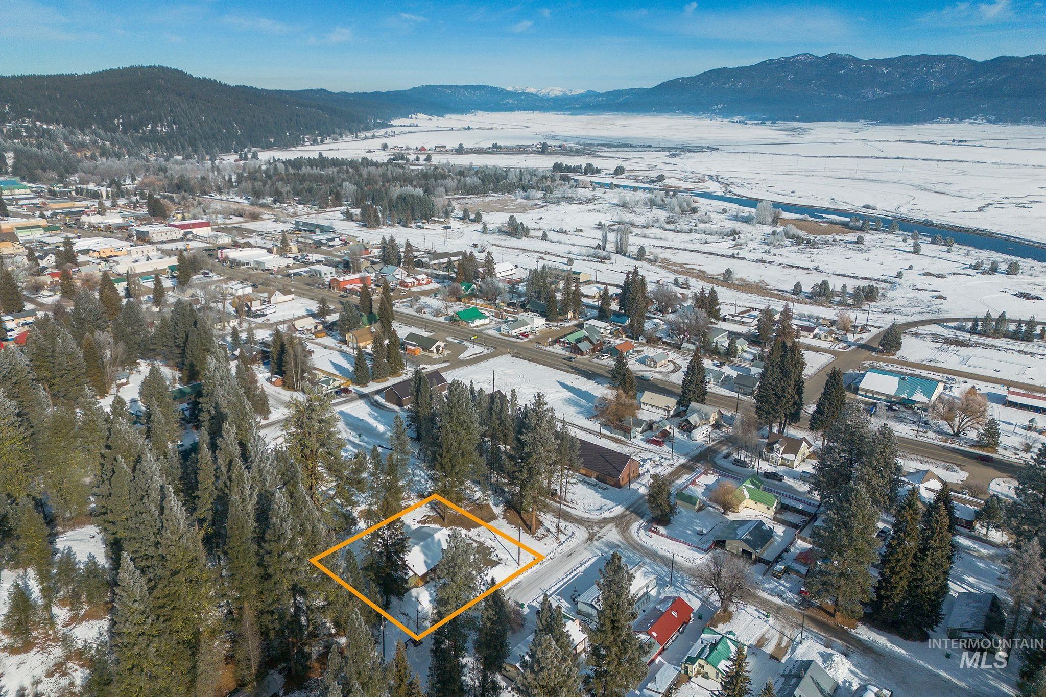 204 W Mill St, Cascade, Idaho 83611, 3 Bedrooms, 2 Bathrooms, Residential For Sale, Price $560,000,MLS 98965798