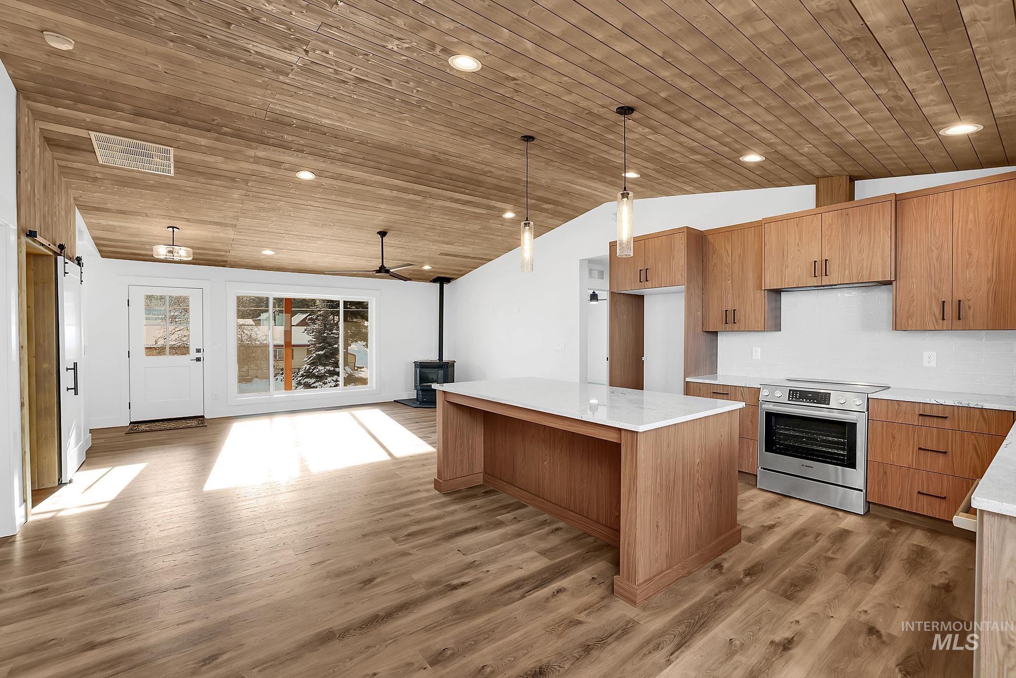 204 W Mill St, Cascade, Idaho 83611, 3 Bedrooms, 2 Bathrooms, Residential For Sale, Price $560,000,MLS 98965798